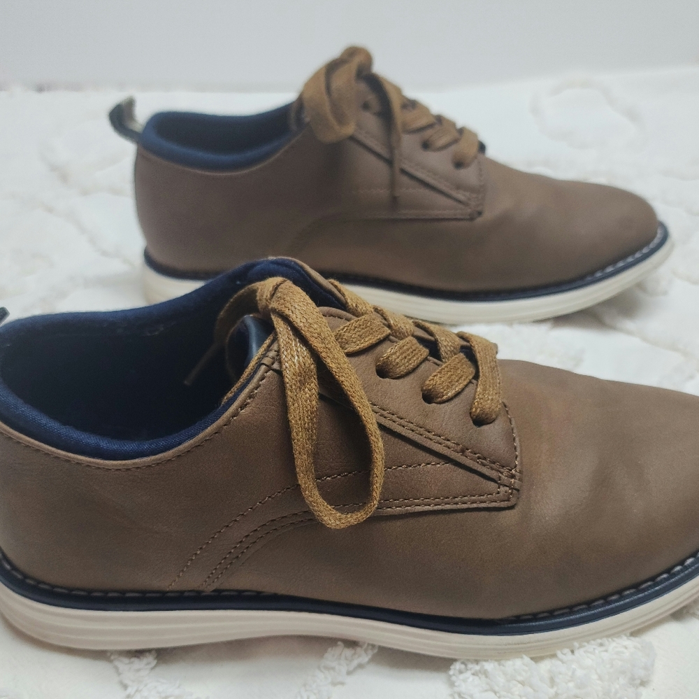 SHOES - Picture 5 of 7